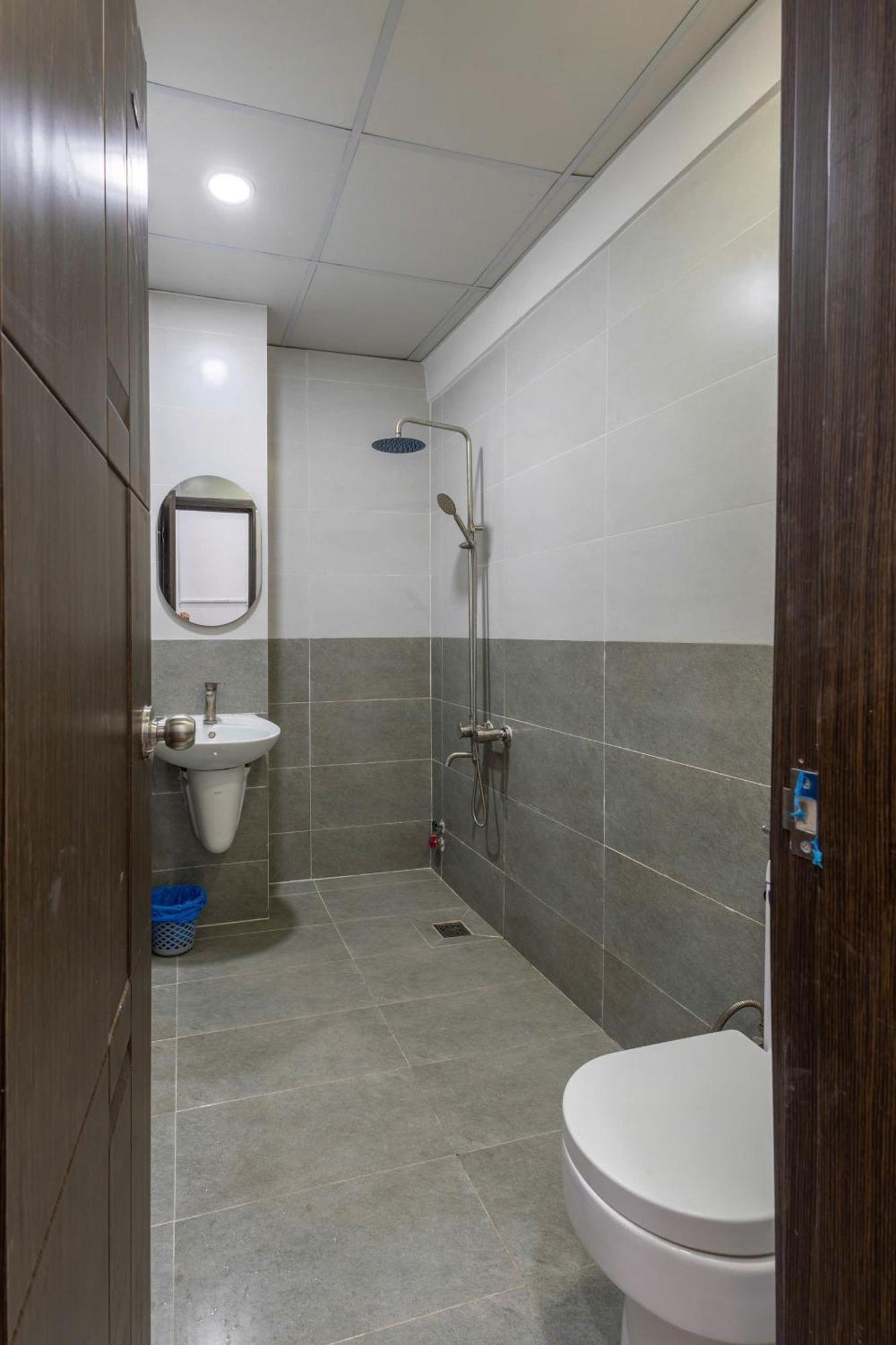 Khách sạn hẻo lánh Four P Binh Thanh